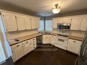 625 NW Rosaceae Dr in Blue Springs, MO - Building Photo - Building Photo