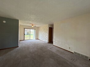 1301 E Congress St-Unit -1301 E Congress St in Sturgis, MI - Building Photo - Building Photo