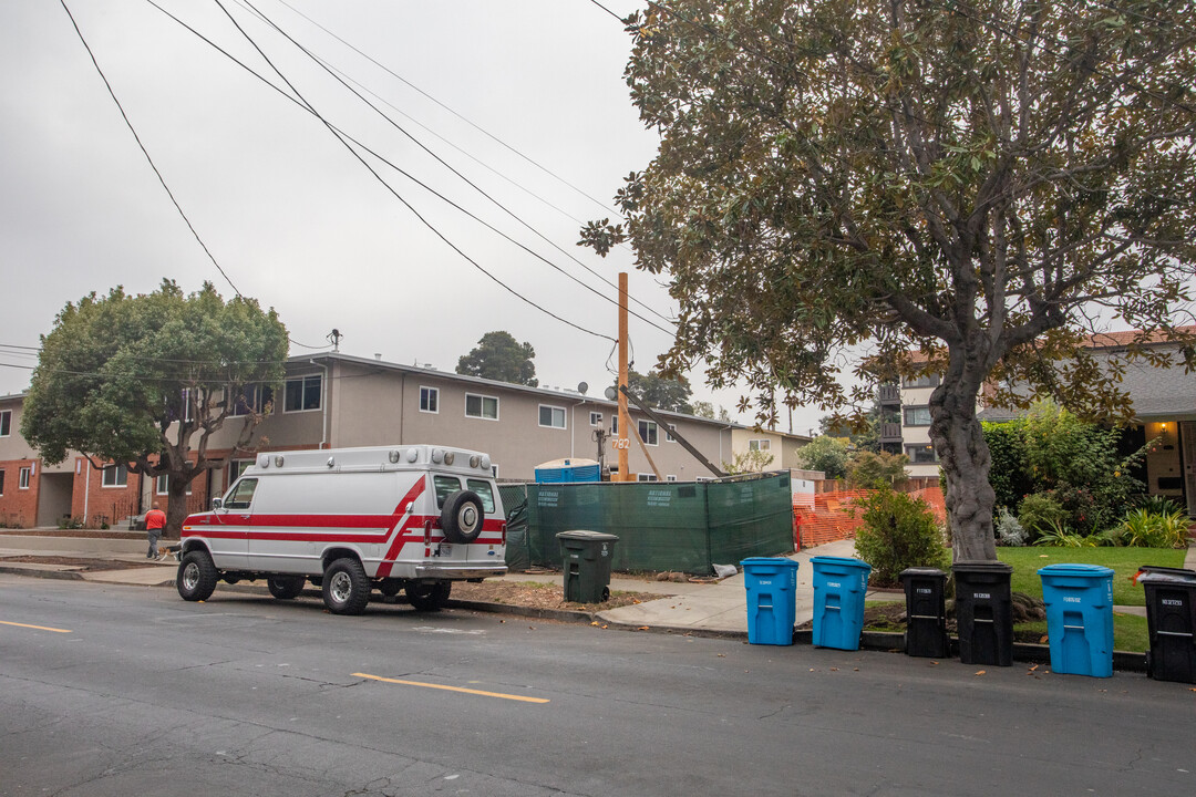 782 Elm St in San Carlos, CA - Foto de edificio