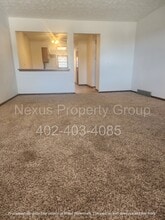 7434 Pasadena Cir in Omaha, NE - Building Photo - Building Photo