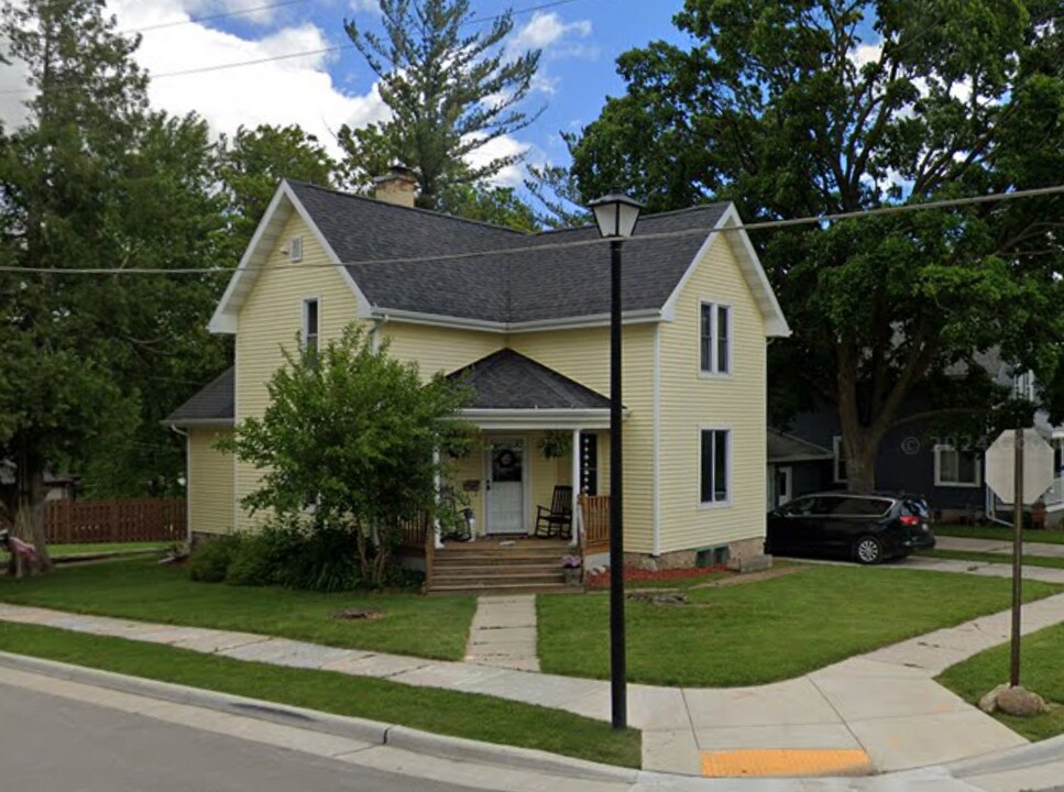 204 Edna St in Plymouth, WI - Building Photo