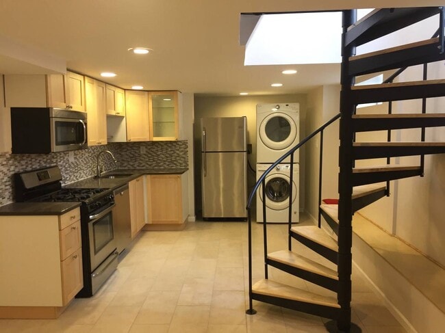 532 Carpenter St, Unit 1st. Floor