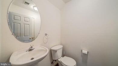 43520 Laidlow St in Chantilly, VA - Building Photo - Building Photo