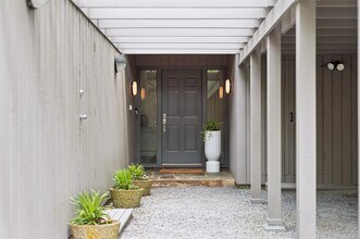 1A Beatrice Dr in Hampton Bays, NY - Building Photo - Building Photo