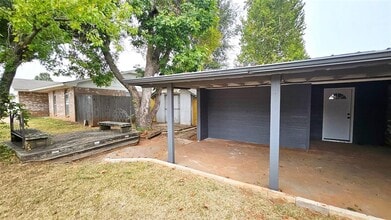 741 S Glen Ln in Mustang, OK - Building Photo - Building Photo