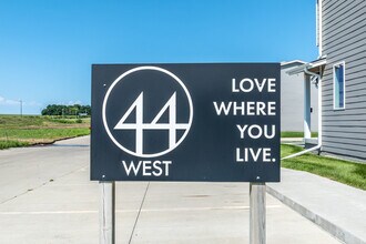 44West Townhomes in Grimes, IA - Building Photo - Building Photo