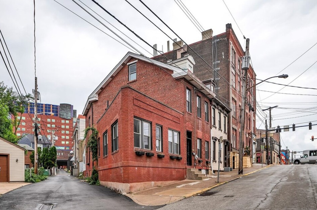 375 1/2 Main Street in Pittsburgh, PA - Foto de edificio