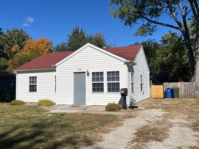 904 E Fairlawn Dr in Urbana, IL - Building Photo - Building Photo