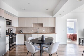 10473 Santa Monica Blvd in Los Angeles, CA - Building Photo - Building Photo