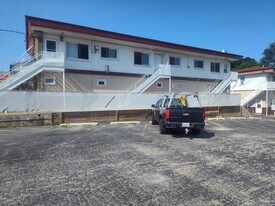 1039 Sheridan Rd in Winthrop Harbor, IL - Building Photo