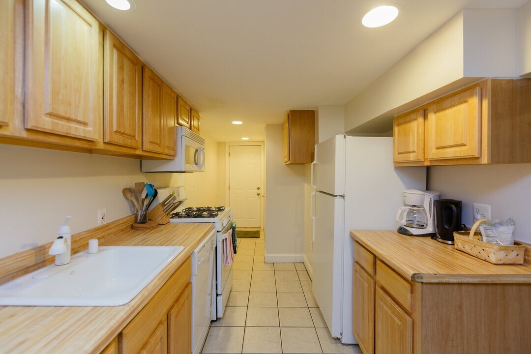 435 Manor Pl NW in Washington, DC - Building Photo