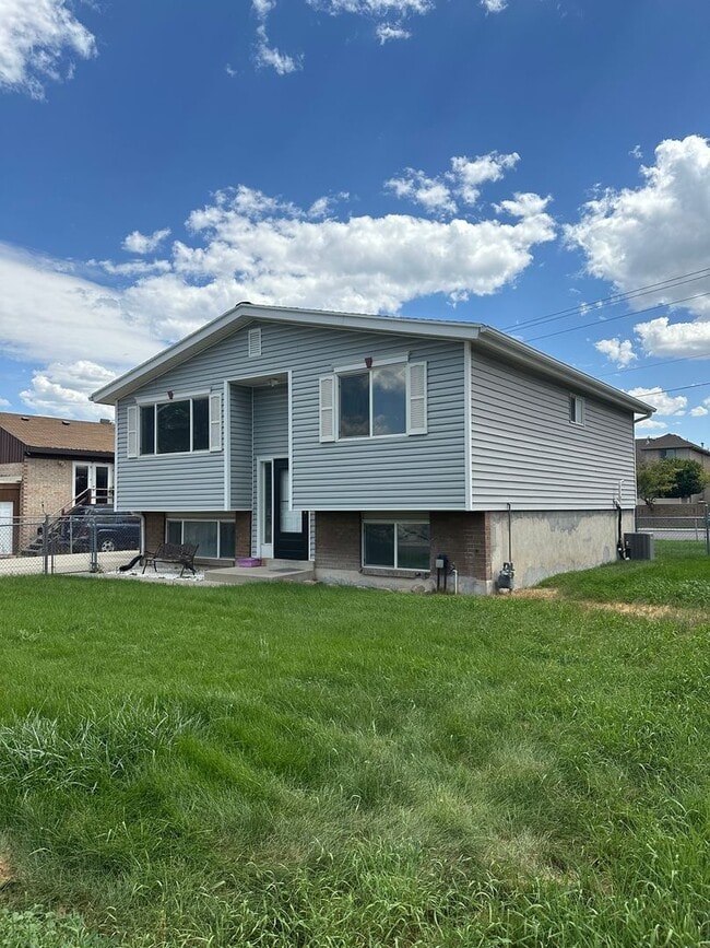 1545 Barbara Cir in West Jordan, UT - Building Photo - Building Photo