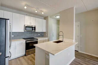 1155 Museum Blvd, Unit B2 in Vernon Hills, IL - Building Photo - Building Photo