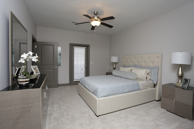 Larkspur Pointe Apartments photo'