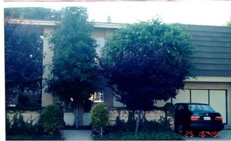 La Bonnie Vie Apartments in Whittier, CA - Building Photo