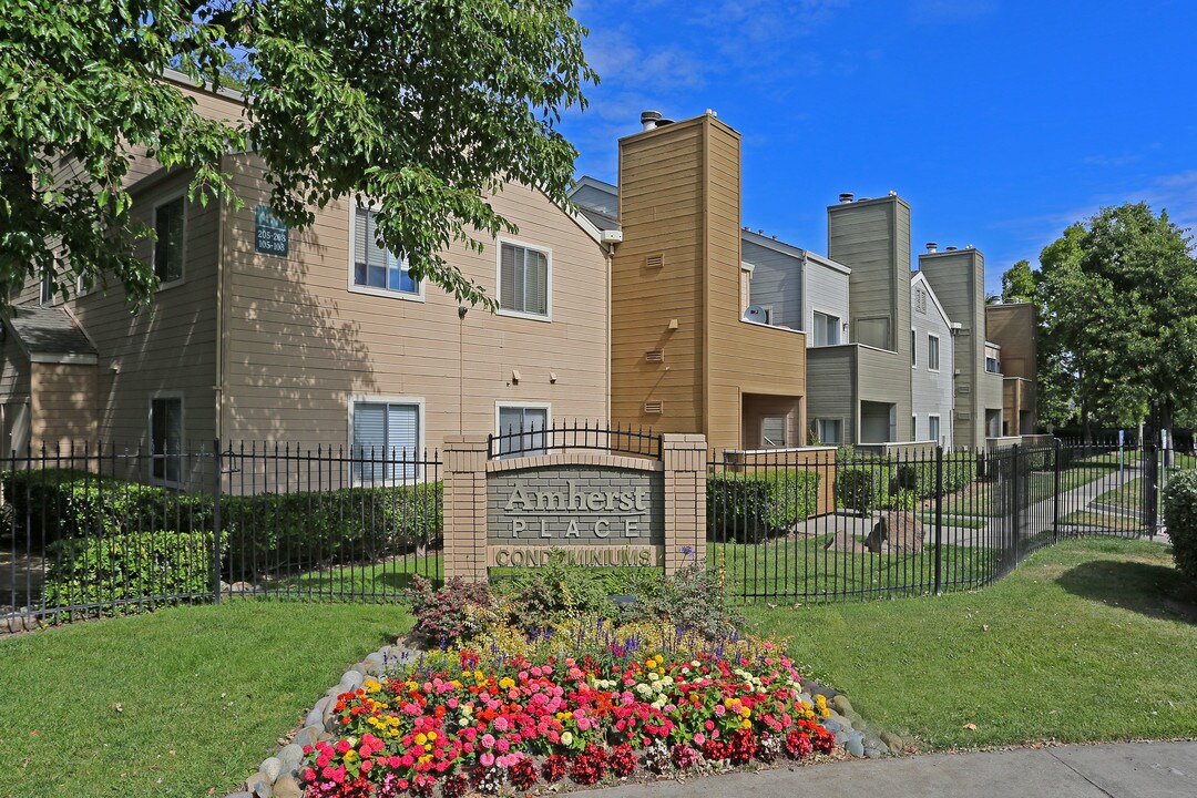 Amherst Place Condominiums in Sacramento, CA - Building Photo