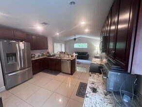 3872 Cypress Lake Dr in Wellington, FL - Building Photo - Building Photo
