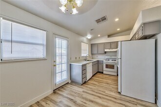 8004 Cetus Cir in Las Vegas, NV - Building Photo - Building Photo