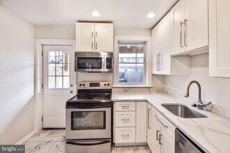 1165 Cleveland St in Baltimore, MD - Foto de edificio - Building Photo