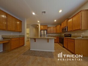 8734 W Pioneer St in Tolleson, AZ - Building Photo - Building Photo