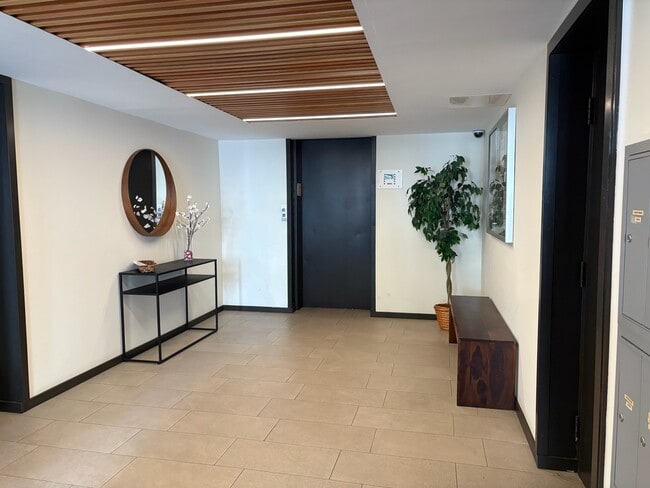 515 N Jackson St, Unit 302 in Glendale, CA - Building Photo - Building Photo