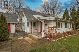 1 Grand Ave in Grimsby, ON - Building Photo - Building Photo