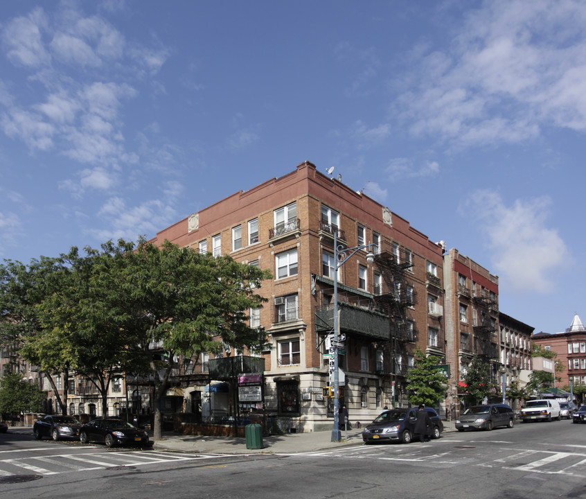 175 Hewes St in Brooklyn, NY - Building Photo