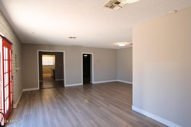 2609 W McLellan Blvd, Unit 3 in Phoenix, AZ - Building Photo - Building Photo
