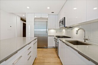 45 Sutton Square SW in Washington, DC - Foto de edificio - Building Photo