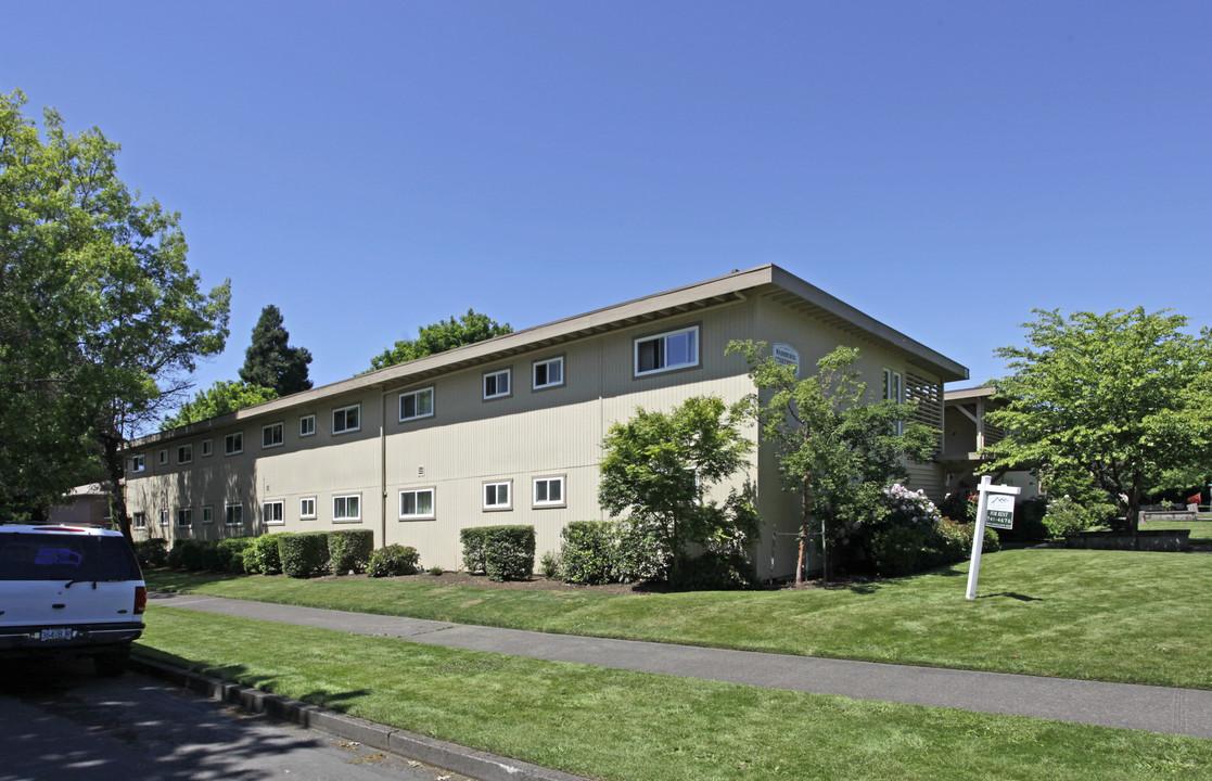 712-736 4th St in Springfield, OR - Building Photo