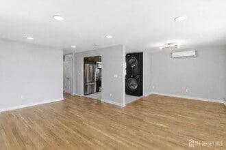 19 Evelyn Ct in Maplewood, NJ - Building Photo - Building Photo