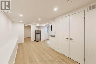 846 Carlaw Ave in Toronto, ON - Building Photo - Building Photo