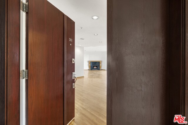 10555 Ashton Ave-Unit -301 in Los Angeles, CA - Foto de edificio - Building Photo
