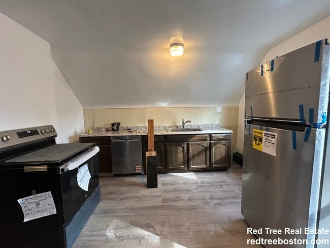 property at 7 Aldie St