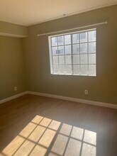 7330 Eton Ave, Unit 102 in Canoga Park, CA - Foto de edificio - Building Photo