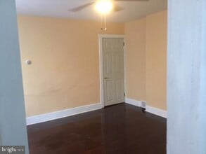 211 Iron St in Florence, NJ - Building Photo - Building Photo