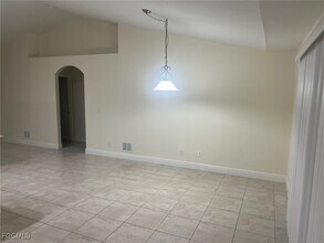 2504 Floyd Ave S in Lehigh Acres, FL - Foto de edificio - Building Photo