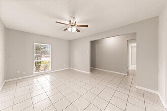 7285 Cook Rd in Houston, TX - Building Photo - Building Photo