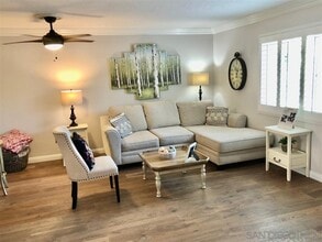 7545 Charmant Dr in San Diego, CA - Building Photo - Building Photo