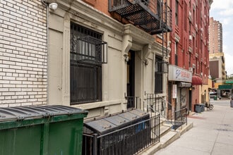 245 E 94th St in New York, NY - Building Photo - Building Photo
