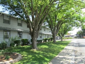 Rockingham Apartments in Rancho Cordova, CA - Building Photo - Building Photo