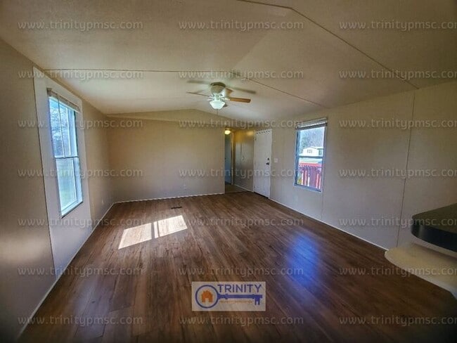 106 Vaughn Dr in Belton, SC - Foto de edificio - Building Photo