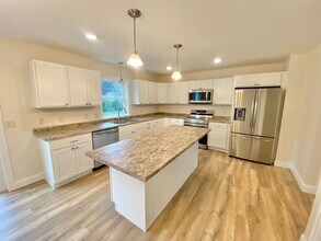 18 Chase Ct in Essex Junction, VT - Building Photo - Building Photo