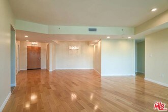 13600 Marina Pointe Dr-Unit -406 in Marina Del Rey, CA - Building Photo - Building Photo