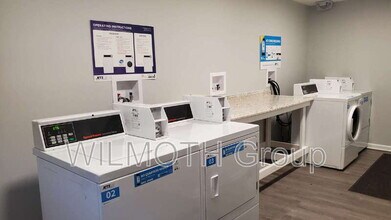 129 W Hendricks St in Shelbyville, IN - Foto de edificio - Building Photo