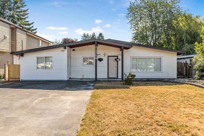 11754 Steeves St in Maple Ridge, BC - Building Photo - Building Photo