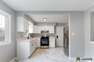 2457 W 69th St in Chicago, IL - Building Photo
