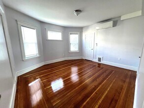 26 Howes St, Unit 3 in Boston, MA - Foto de edificio - Building Photo