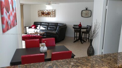 10451 W Broward Blvd in Plantation, FL - Building Photo - Building Photo