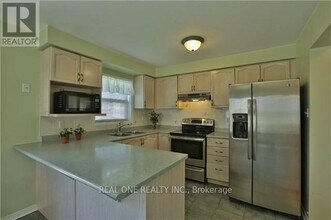 6880 Meadowvale Town Centre Cir in Mississauga, ON - Building Photo - Building Photo